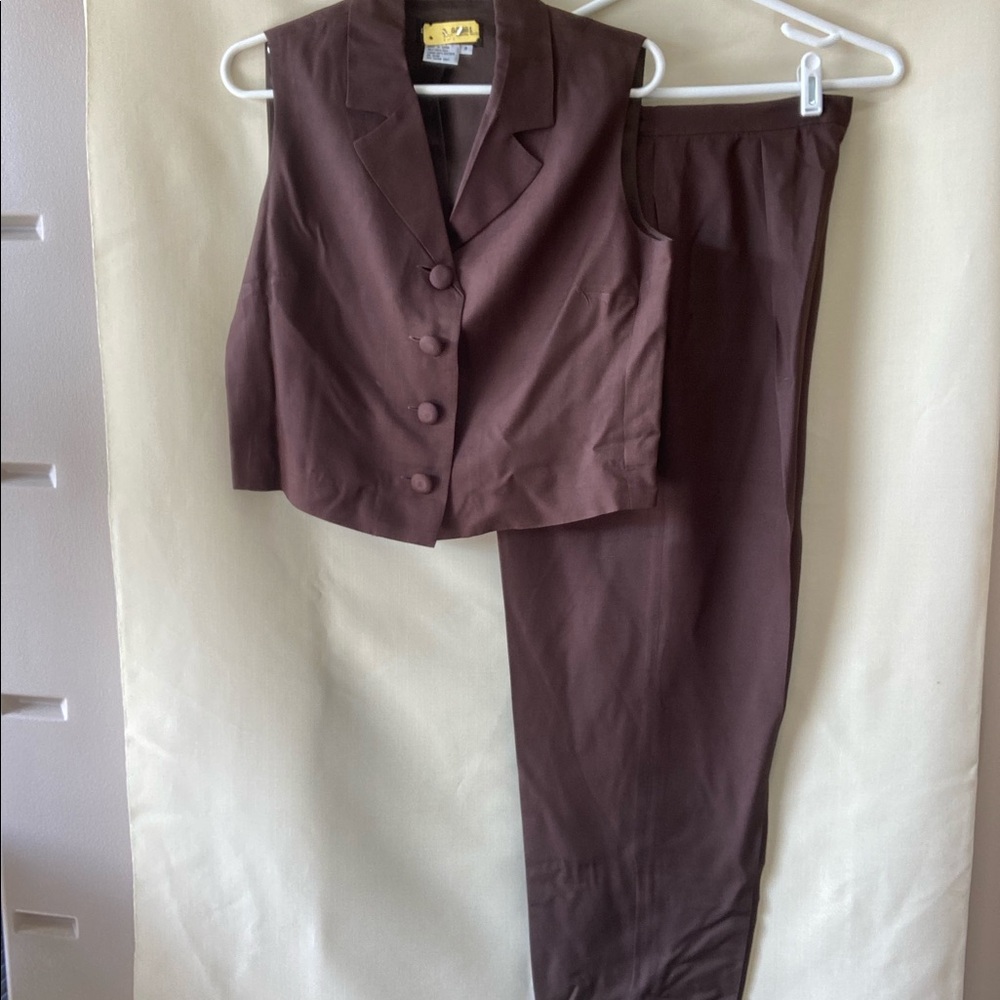 Donna Morgan pant and sleeveless blouse art size 8.